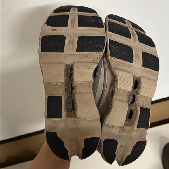 On Cloudmonster Size 10.5 - Picture 6 of 9